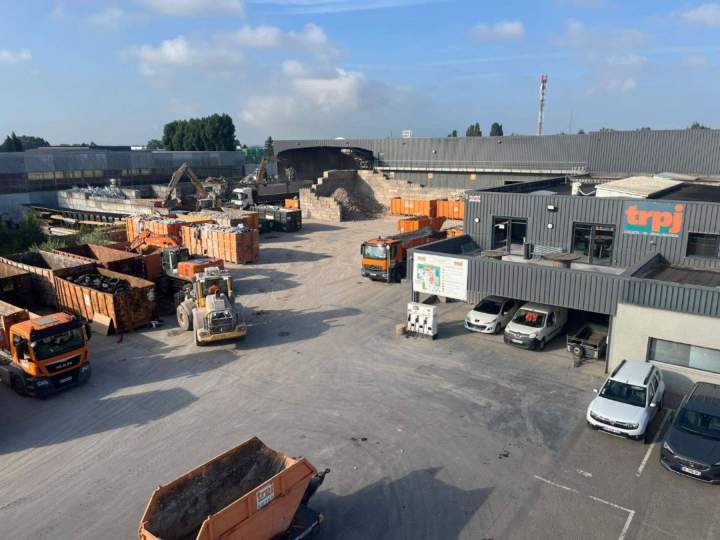Déchetterie professionnelle accessible aux entreprises de la région.